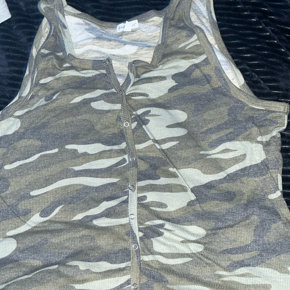Size 2x never worn tank top